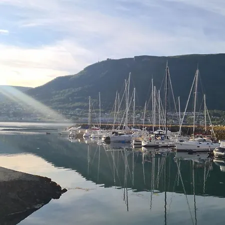 2-roms I Med Parkering Og Naert Sentrum * Tromso