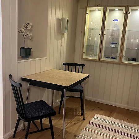 2-roms I Med Parkering Og Naert Sentrum *
