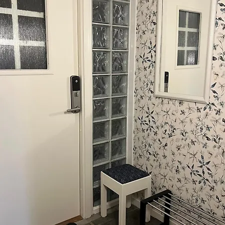 2-roms I Med Parkering Og Naert Sentrum